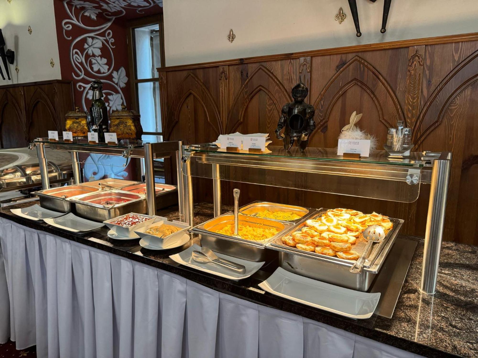 Hotel Grand Viglas Zvolen Dış mekan fotoğraf